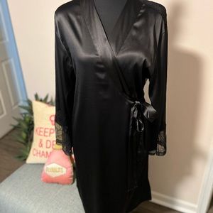 Beautiful like new Victorias Secret Robe 🖤